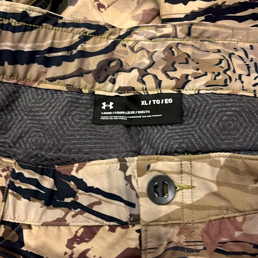 Hunting Men’s Pant XL Camouflage 
Leg Zipper 
Good Condition -Matching Coat